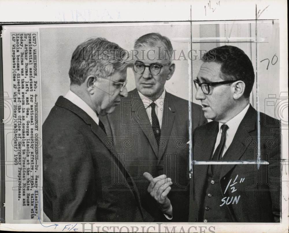 1969 Press Photo Arthur Burns, George Lincoln &amp; Henry Kissinger at White House