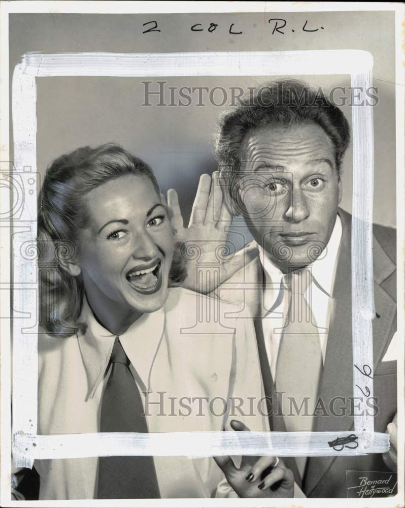 Load image into Gallery viewer, 1949 Press Photo Pantomimic comic duo Rickey and Rooney - pio43374
