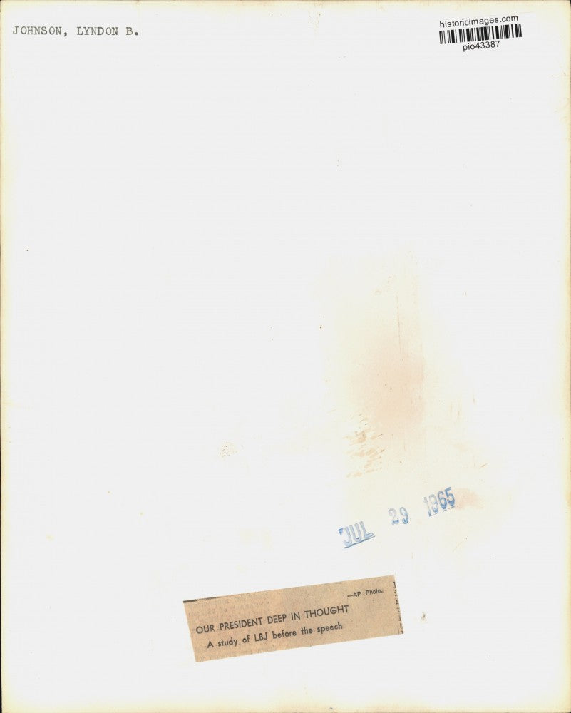 1965 Press Photo President Lyndon Johnson at awards ceremony at the Pentagon, DC