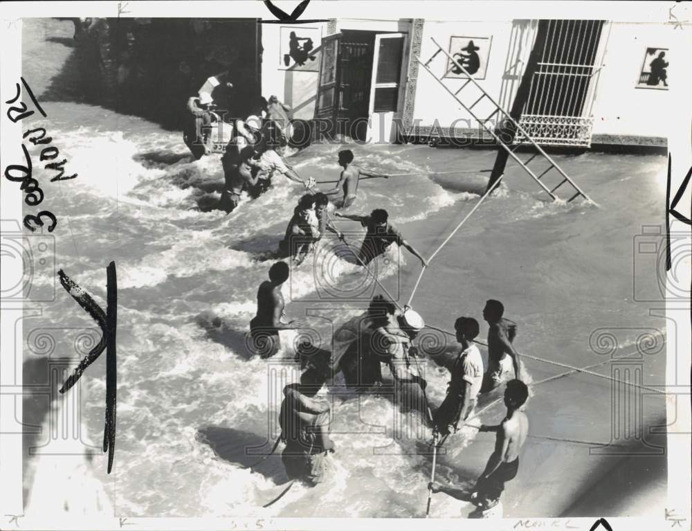 1950 Press Photo US sailors rescue people during flood in Tampico, Mexico- Historic Images