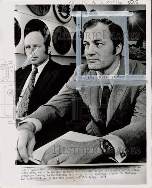 1973 Press Photo Egil Krogh and Stephen Shulman wait to testify in Washington- Historic Images