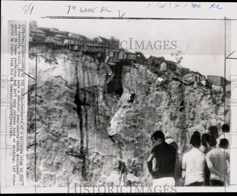 1968 Press Photo Slum houses crushed by a massive landslide in Rio de Janeiro- Historic Images