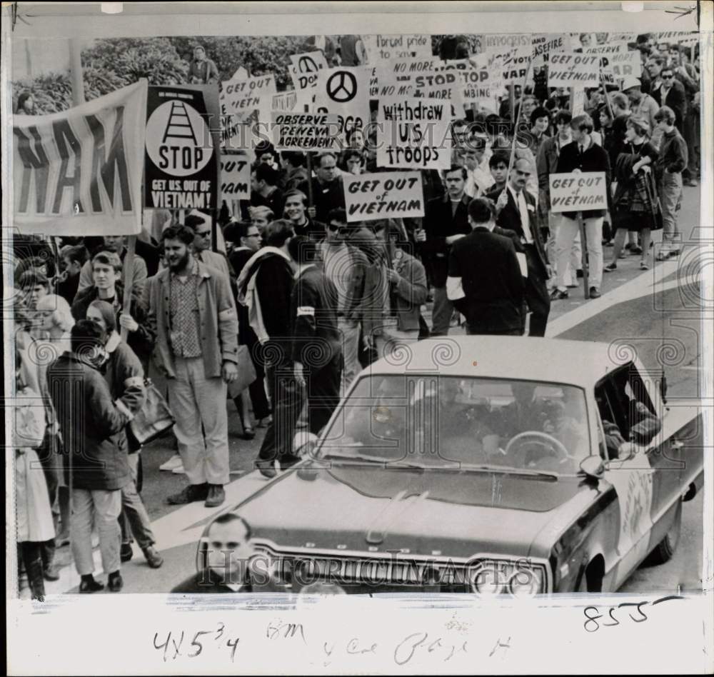 1965 Press Photo The Viet Nam Day Committee protest march moved into Oakland- Historic Images