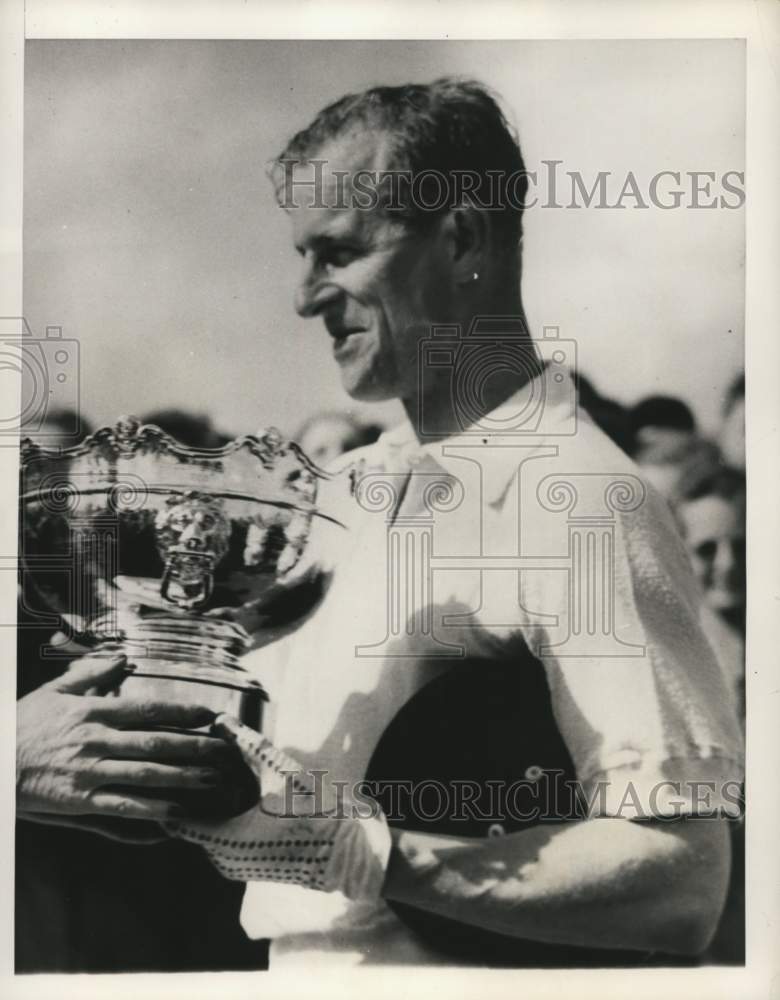 1952 Press Photo Prince Philip presented with Polo trophy, Cowdray Park, London- Historic Images