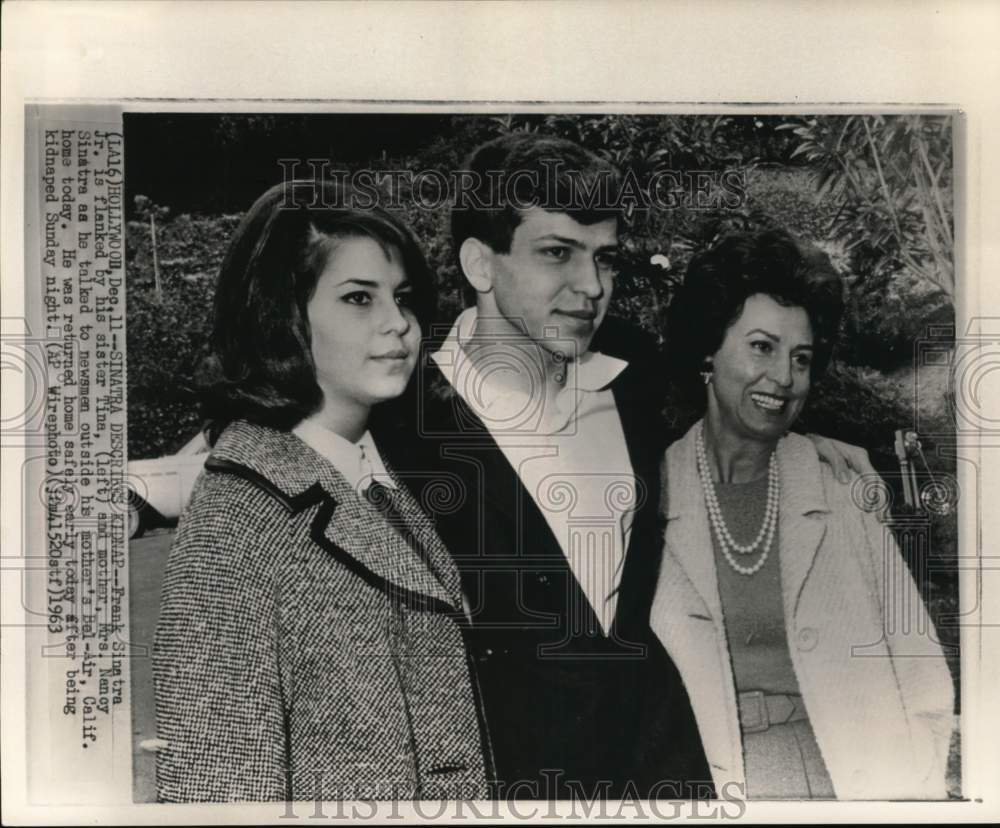 1963 Press Photo Frank Jr., Tina & Nancy Sinatra Interviewed After Kidnapping- Historic Images