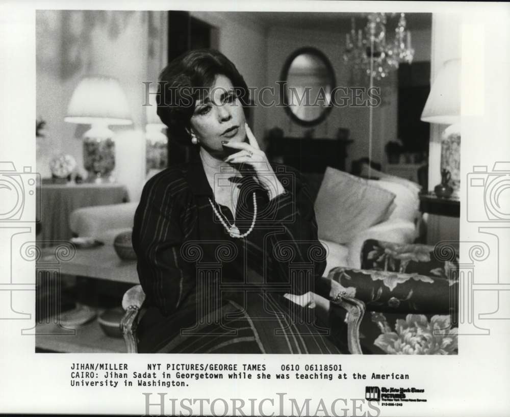 1985 Press Photo Jihan Sadat in Georgetown - pip05510