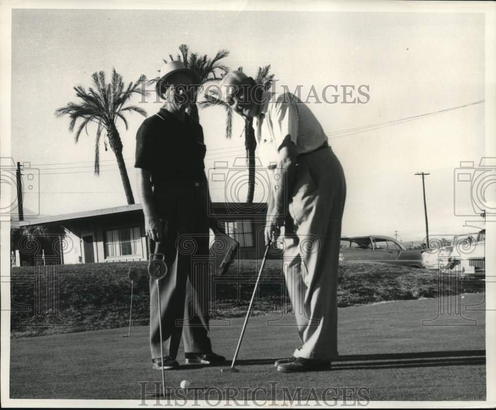 1958 Press Photo Golfer Bob Pinnell, Mon C. Walgren at Shadow Mountain Club- Historic Images