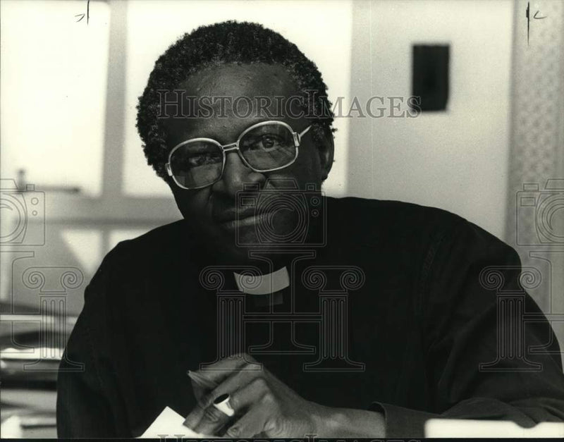 Load image into Gallery viewer, 1982 Press Photo Bishop Desmond Tutu, Spokesman for South African Christians
