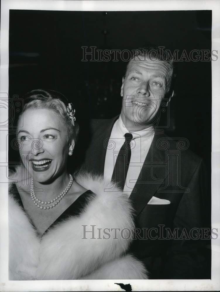 1954 Press Photo Willard Parker &amp; Wife Virginia Field at Beverly Hills Hotel- Historic Images