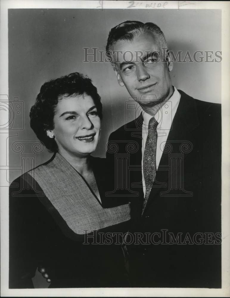 1956 Press Photo "Conspiracy" actors Mercedes McCambridge & Shepperd Strudwick- Historic Images