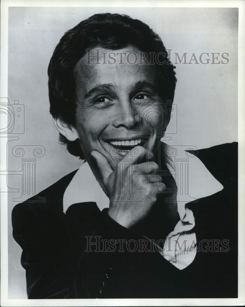 1977 Press Photo Actor Joel Grey - pip20056- Historic Images