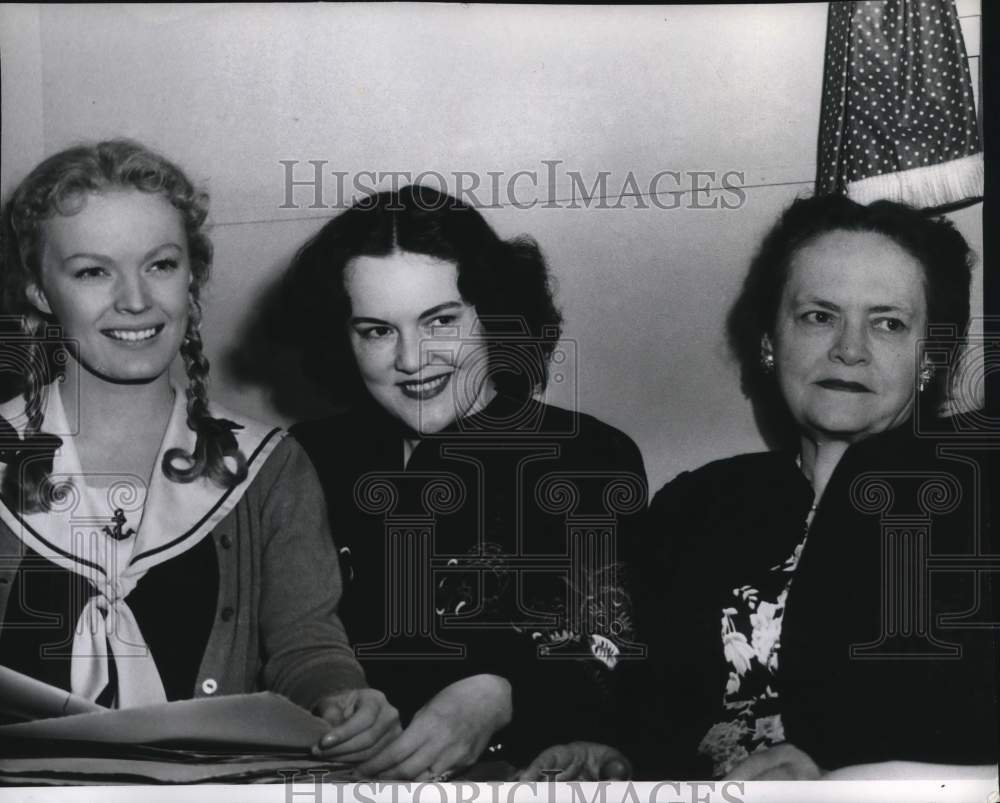 1948 Press Photo June Haver with mother Marie Haver & grandmother Alice Hansen.