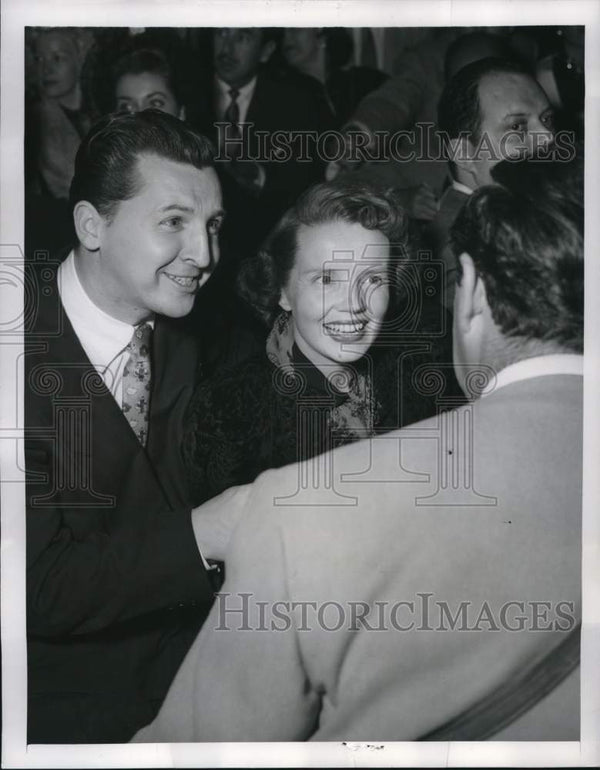 1950 Press Photo Eddie Bracken and wife, Connie, out in Hollywood. - p ...