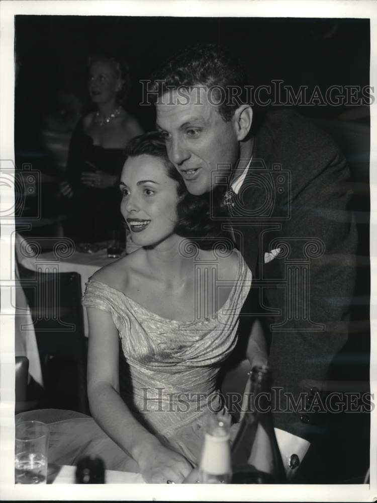 1955 Press Photo Rosemarie Bowe and Robert Stack at the Ambassador Hotel.- Historic Images