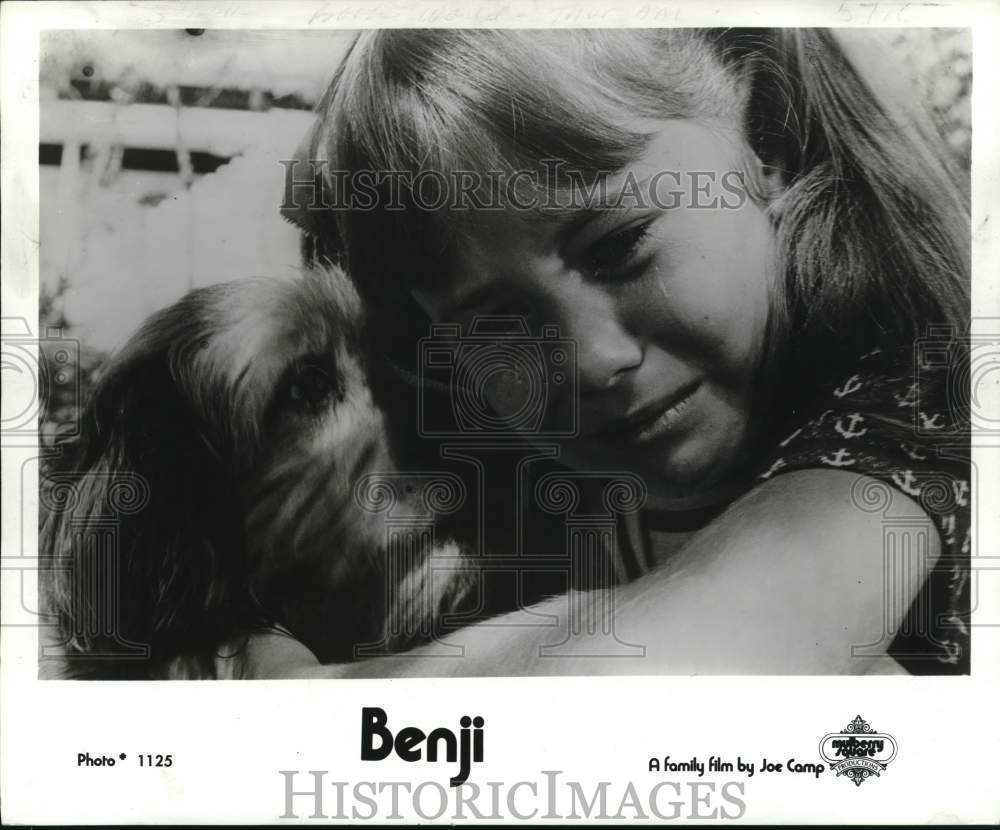 1975 Press Photo Cynthia Smith in a scene from &quot;Benji.&quot; - pip22598- Historic Images