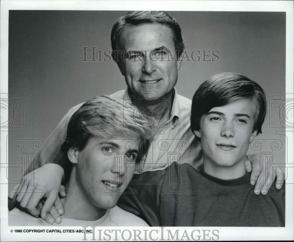 1986 Press Photo Robert Conrad, Sons Christian & Shane in "Charley Hannah"- Historic Images