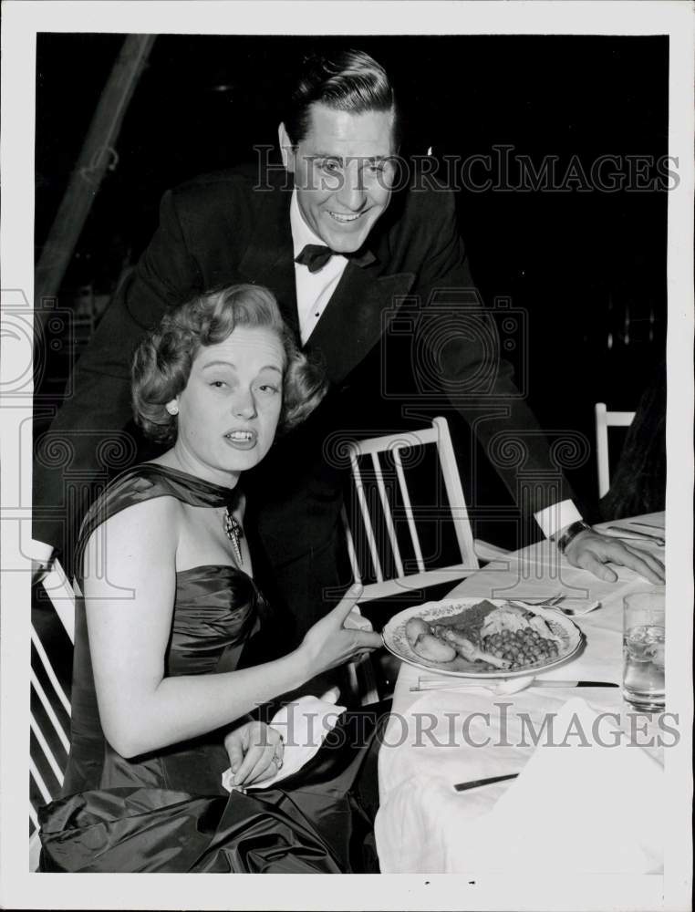 1949 Press Photo Actress Alexis Smith &amp; Husband Craig Stevens at Party- Historic Images