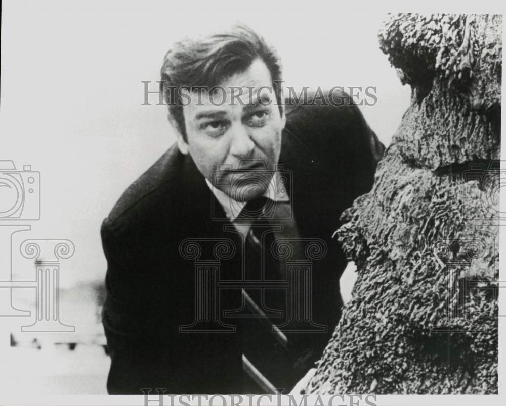 1986 Press Photo Actor Mike Connors in "Killer Who Wouldn't Die" - pip29486- Historic Images