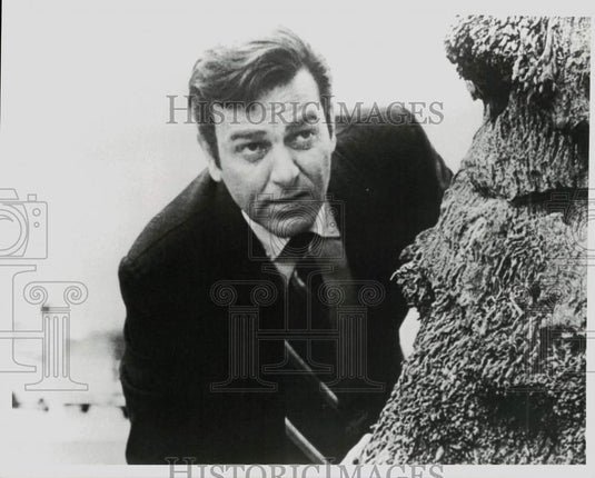 1986 Press Photo Actor Mike Connors in "Killer Who Wouldn't Die" - pip29486- Historic Images