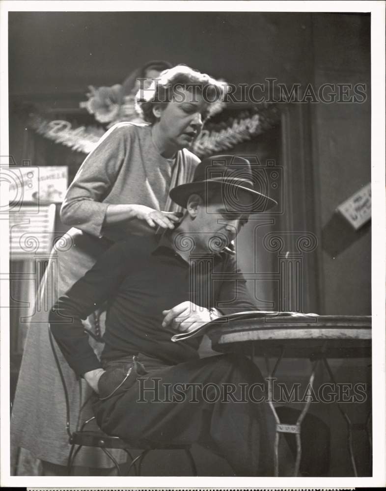 1952 Press Photo Paul Stewart and Betty Garde in a scene from CBS&#39; &quot;Suspense&quot;- Historic Images