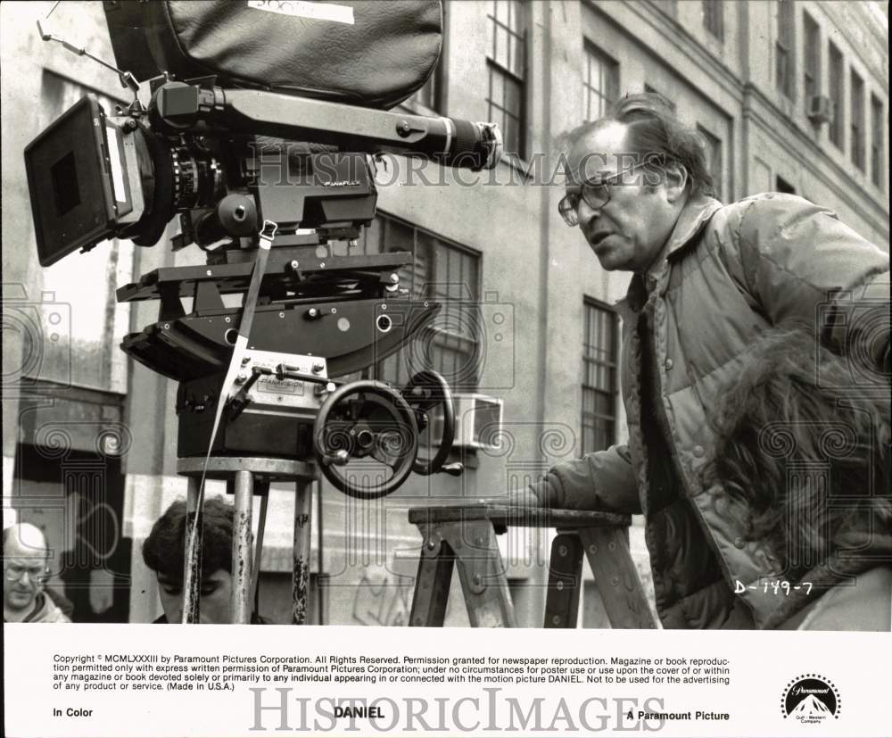 1983 Press Photo Director Sidney Lumet on the set of "Daniel" - pip33550- Historic Images