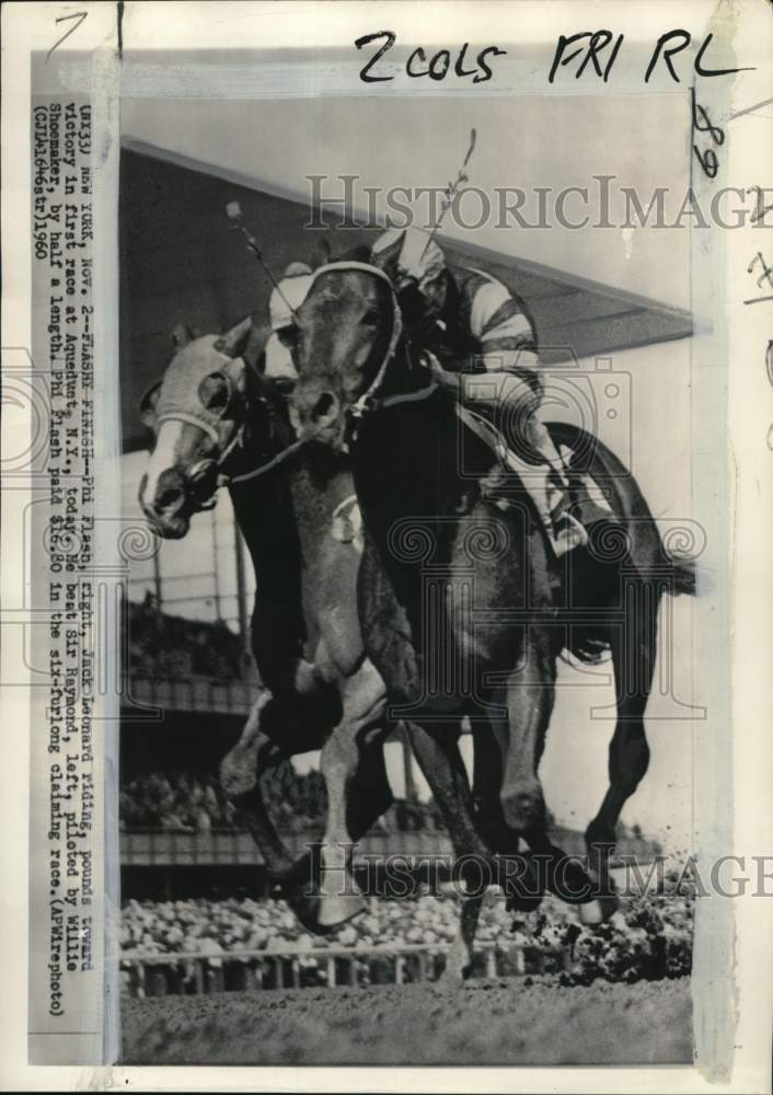 1960 Press Photo Racehorses Phi Flash and Sir Raymond duel at Aqueduct- Historic Images