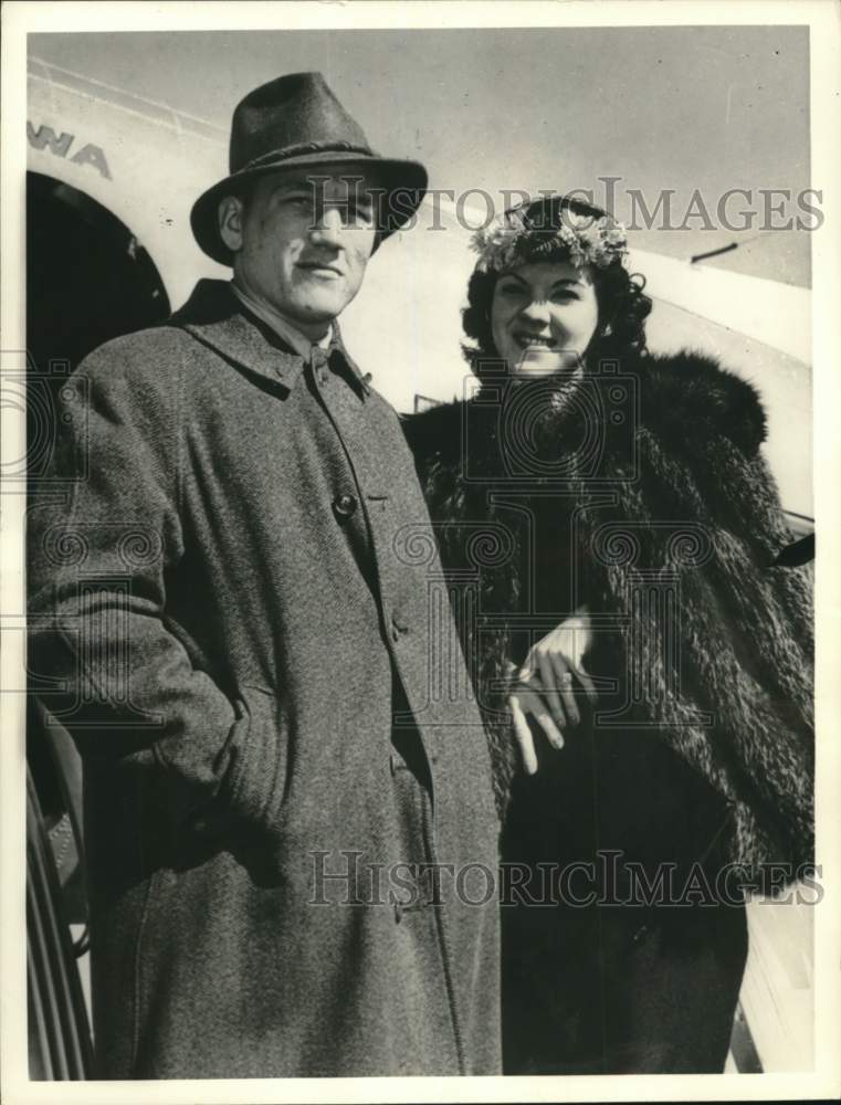 1938 Press Photo Boxer Tommy Farr and fiancee Eileen Wenzel arrive in Hollywood- Historic Images