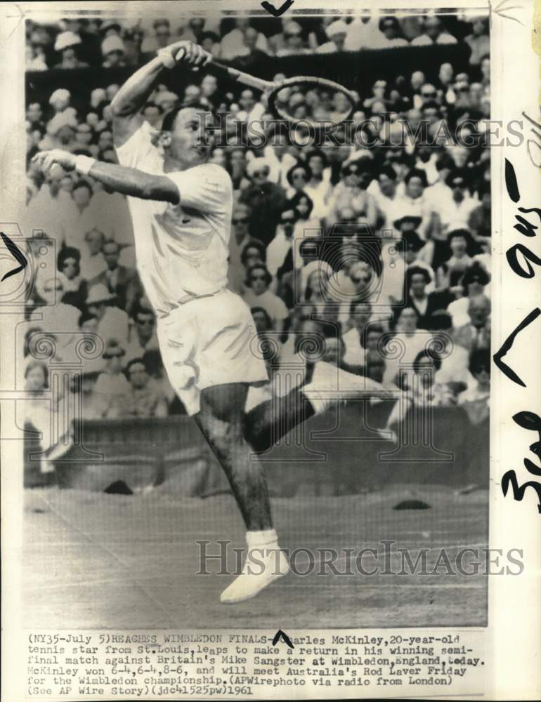1961 Press Photo Tennis player Chuck McKinley plays a Wimbledon semifinal- Historic Images