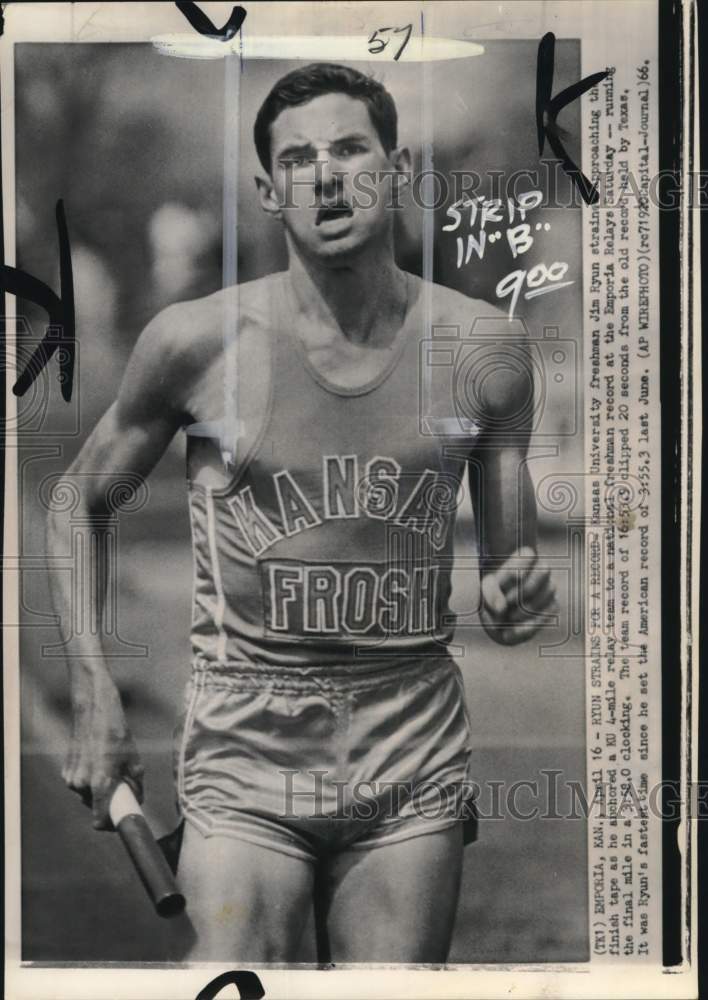 1966 Press Photo Kansas track star Jim Ryun at the Emporia Relays - pis00502- Historic Images
