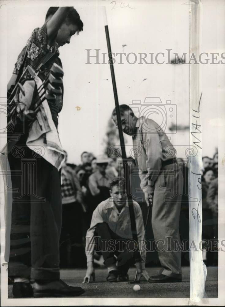 1946 Press Photo Blind golf champion Clinton Russell of Duluth, Minnesota- Historic Images
