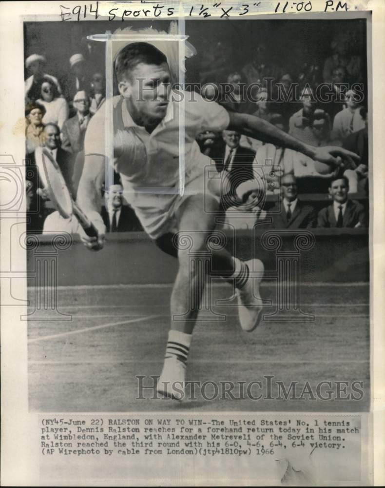 1966 Press Photo Tennis player Dennis Ralston plays a Wimbledon match- Historic Images