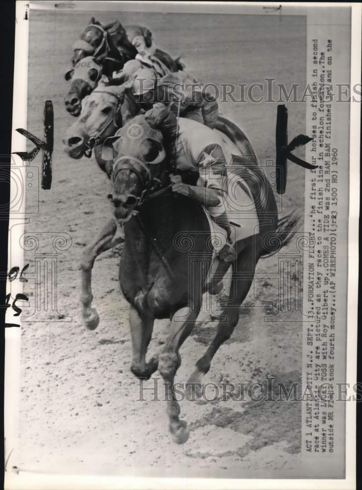 1960 Press Photo Top finishers reach the line during an Atlantic City horse race- Historic Images