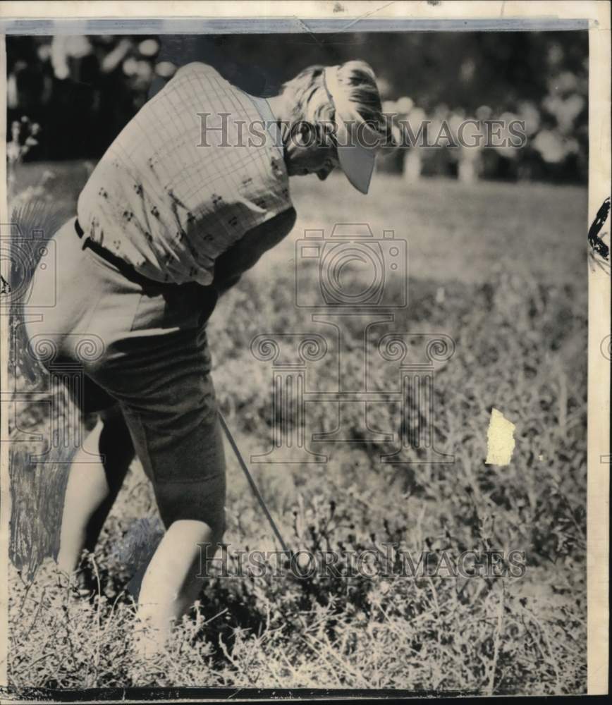 1957 Press Photo Golfer JoAnne Gunderson plays a match in Sacramento, Calif.- Historic Images