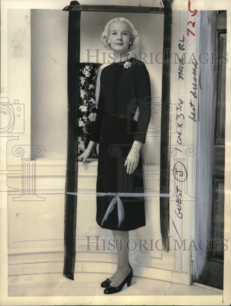 1955 Press Photo Mrs. Winston Guest on &quot;best dressed&quot; list - pis00743- Historic Images