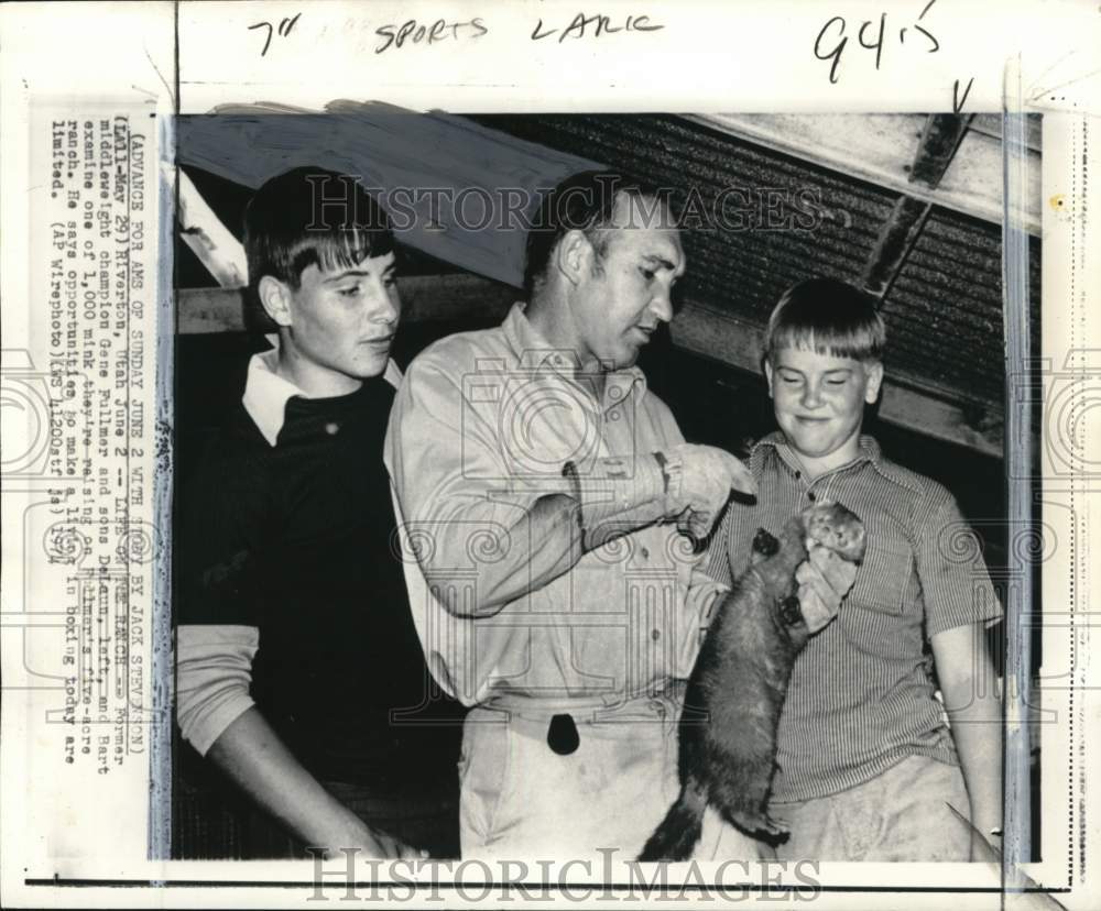 1974 Press Photo Ex-Boxing Champion Gene Fullmer And Sons DeLaun, Bart At Ranch- Historic Images