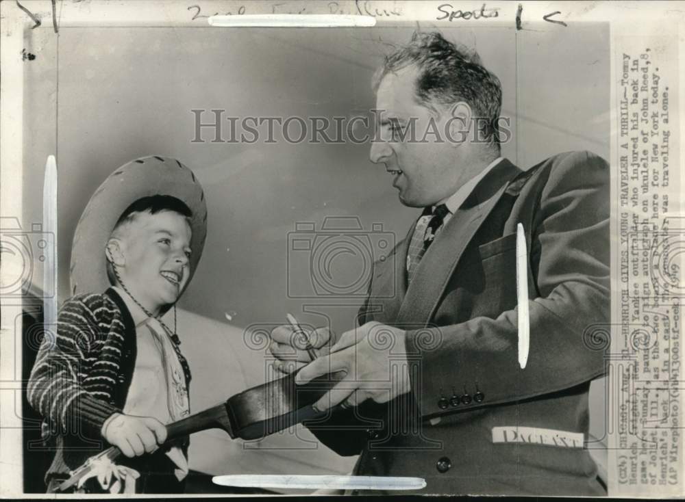 1949 Press Photo Baseball Player Tommy Henrich Signing For John Reed In Chicago- Historic Images