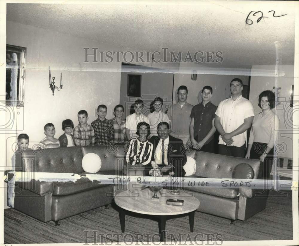 1966 Press Photo University Of Idaho Football Coach Steve Musseau And Family- Historic Images