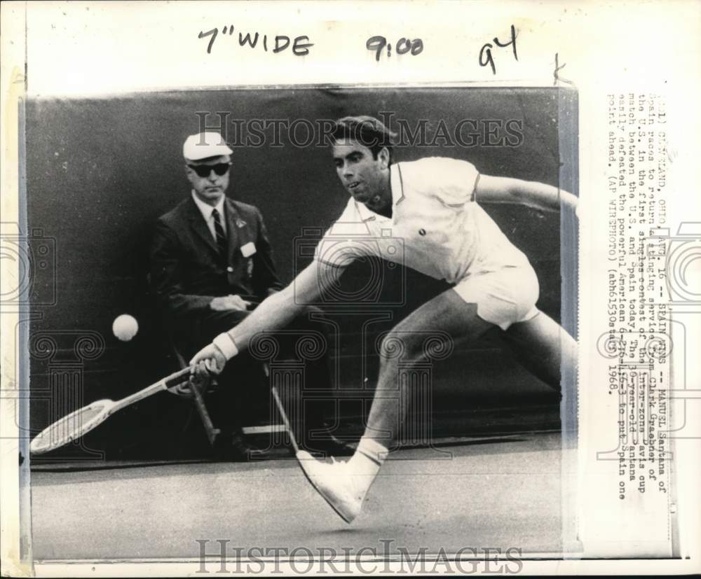 1968 Press Photo Tennis player Manuel Santana runs to return ball, Cleveland, OH- Historic Images