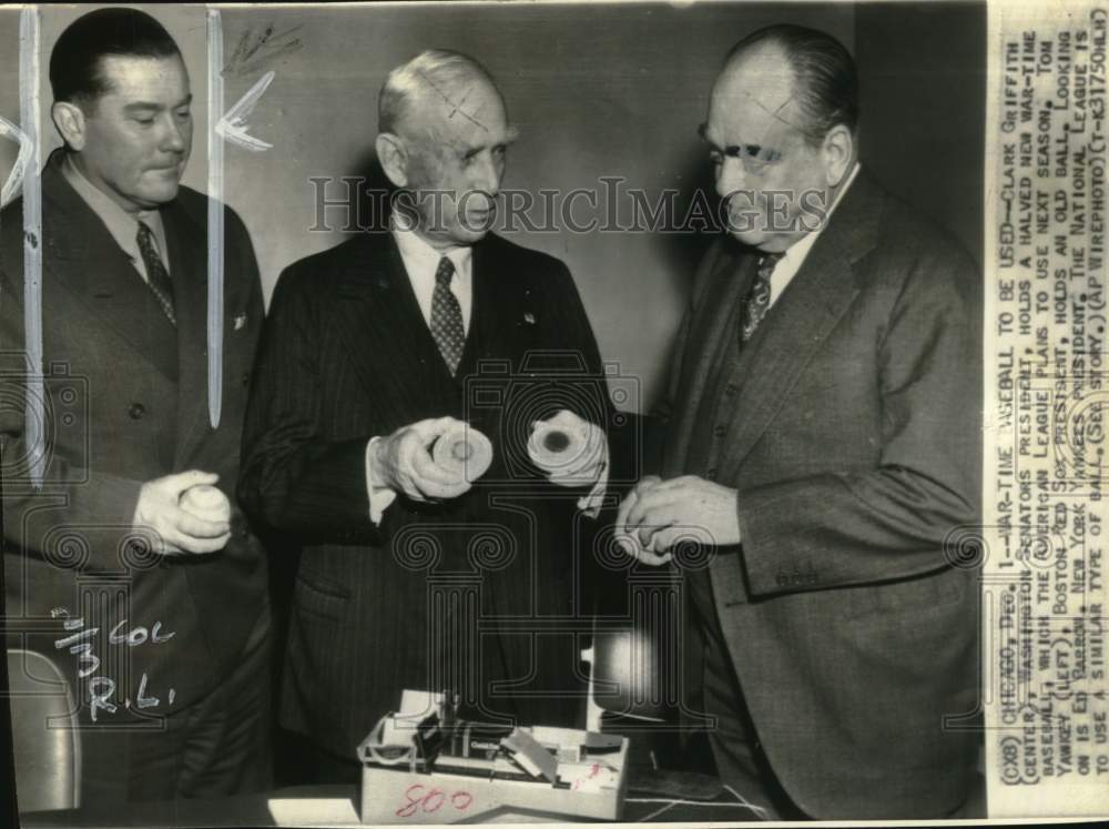1942 Press Photo Baseball Club presidents examine baseballs, Chicago - pis01129- Historic Images