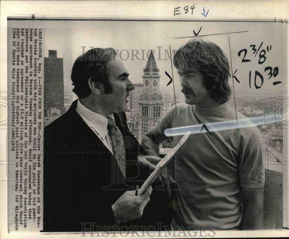 1972 Press Photo Bruins Hockey player Derek Sanderson &amp; lawyer Bob Woolf, Boston- Historic Images