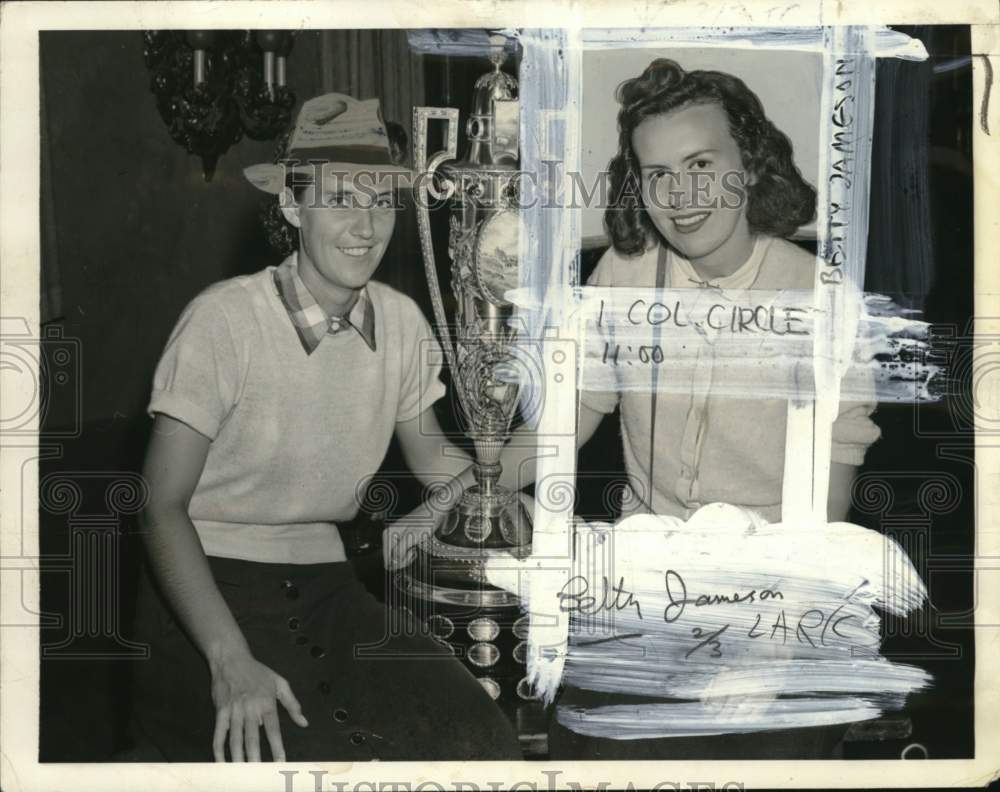 1939 Press Photo Betty Jameson poses with fellow golfer and trophy - pis01205- Historic Images