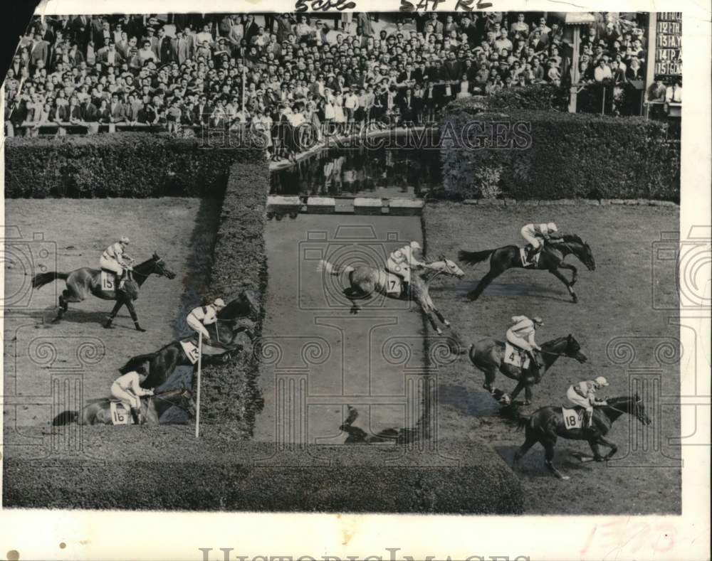 1957 Press Photo Grand Steeplechase de Paris horse race action, Paris, France- Historic Images