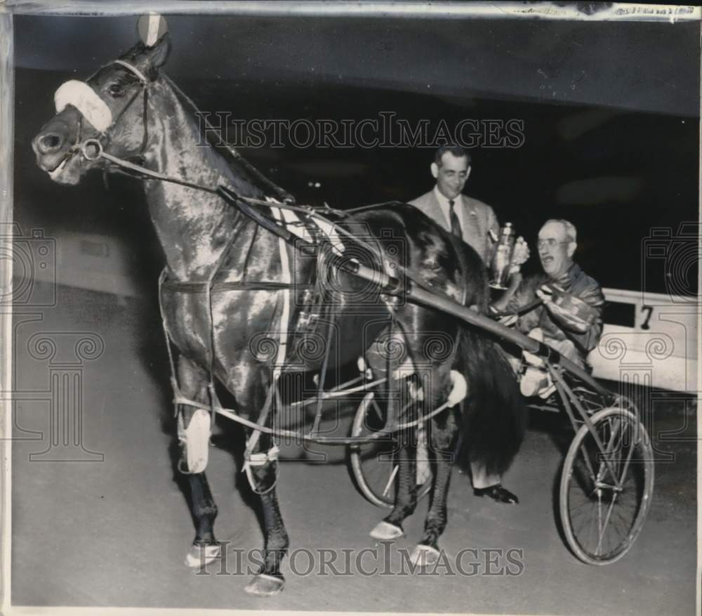 1952 Press Photo Frank Ervin &amp; Ernest B Morris with horse Good Time, Saratoga- Historic Images