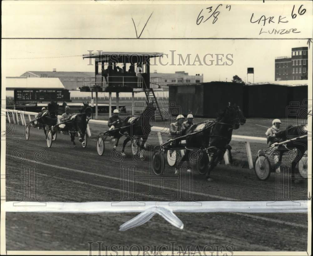1976 Press Photo Harness racing, Buffalo Days celebration, Regina, Saskatchewan- Historic Images