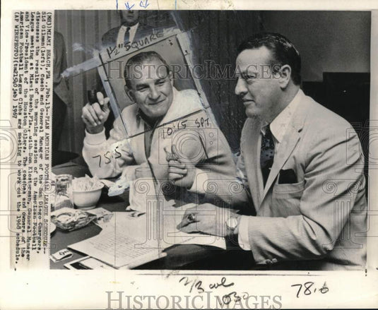 1967 Press Photo Football officials Sid Gilman & Don Klosterman, Miami Beach, FL- Historic Images