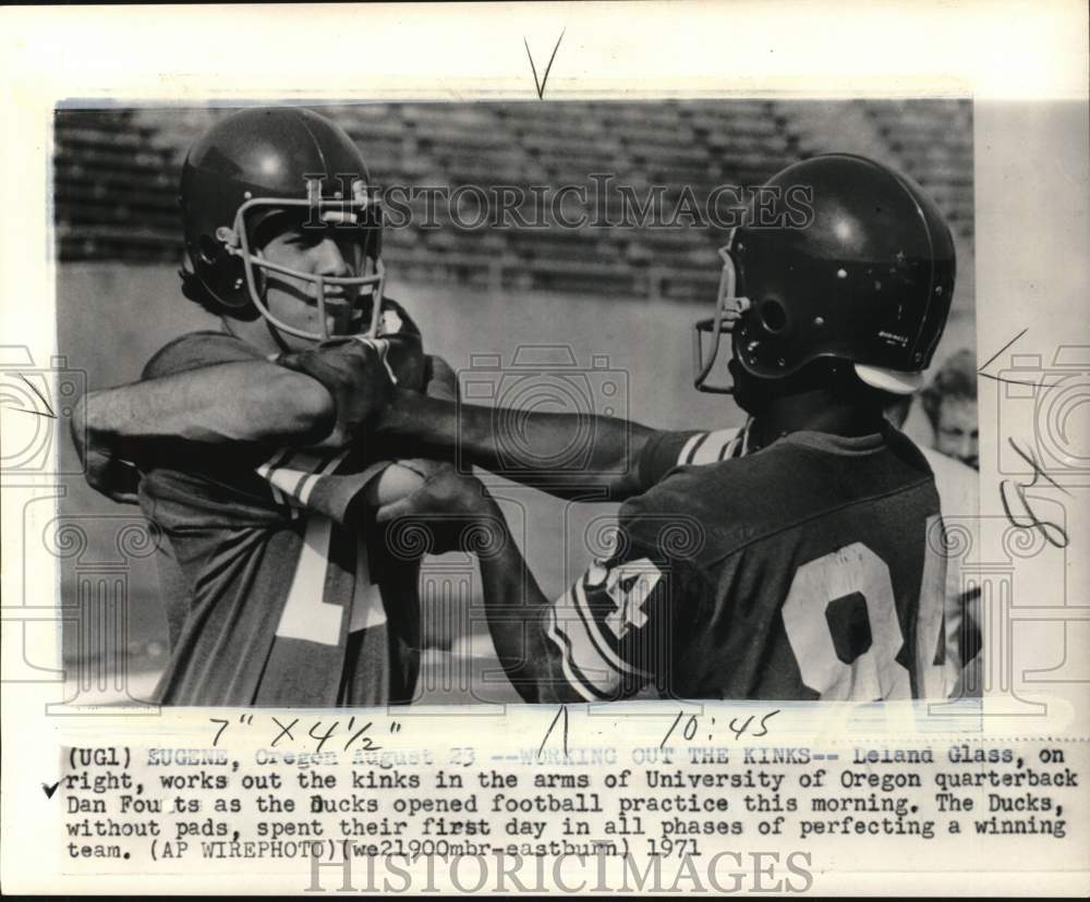 1971 Press Photo University of Oregon football&#39;s Dan Fouts, Leland Glass, Eugene- Historic Images