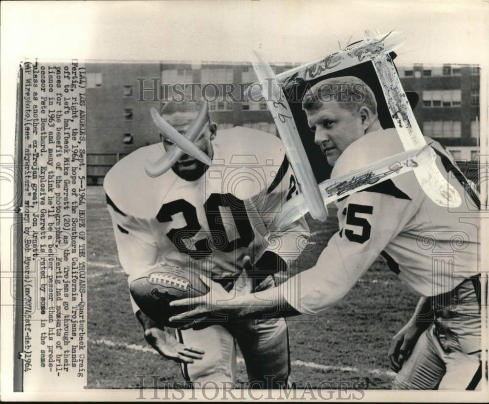 1964 Press Photo Southern California Trojans&#39; Mike Garett &amp; Craig Fertig, CA- Historic Images