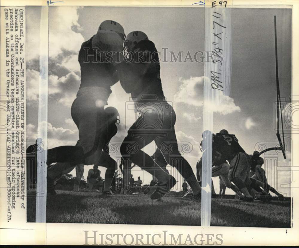 1971 Press Photo Cornhuskers college football players in practice at Miami, FL- Historic Images