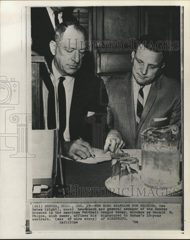 1966 Press Photo Lou Saban &amp; Gerald Philips sign a contract, Denver, Colorado- Historic Images