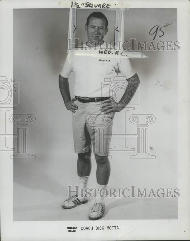 1968 Press Photo Chicago Bulls Basketball Coach Dick Motta - pis01489- Historic Images